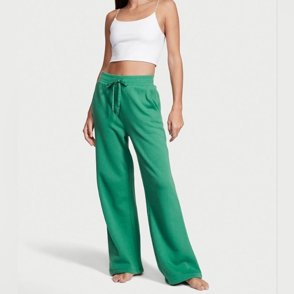 🥳 $25 NWT VS Cotton Fleece Flare Pants Green - Picture 1 of 3